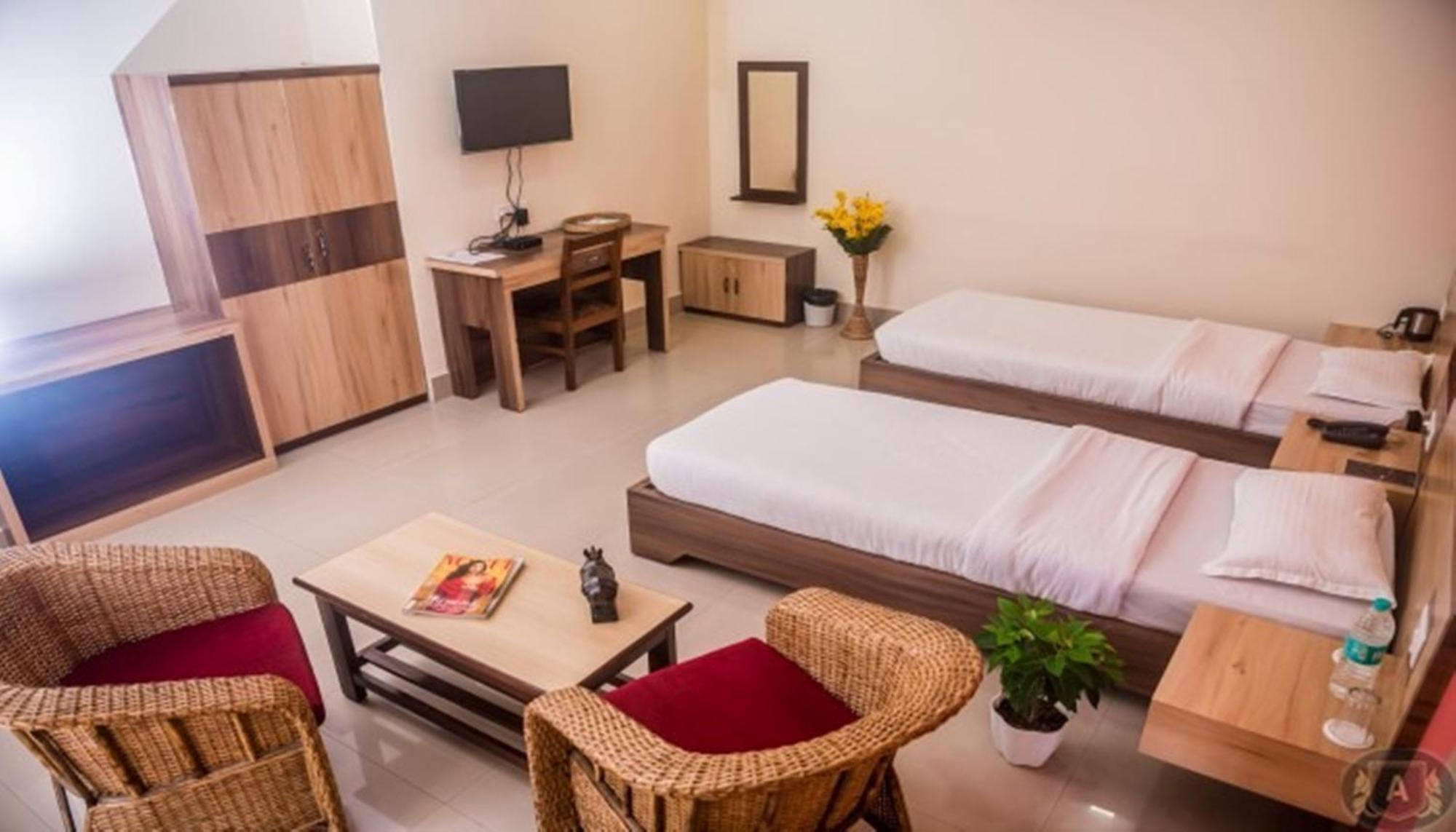 Hotel Aatreyee Dibrugarh Εξωτερικό φωτογραφία