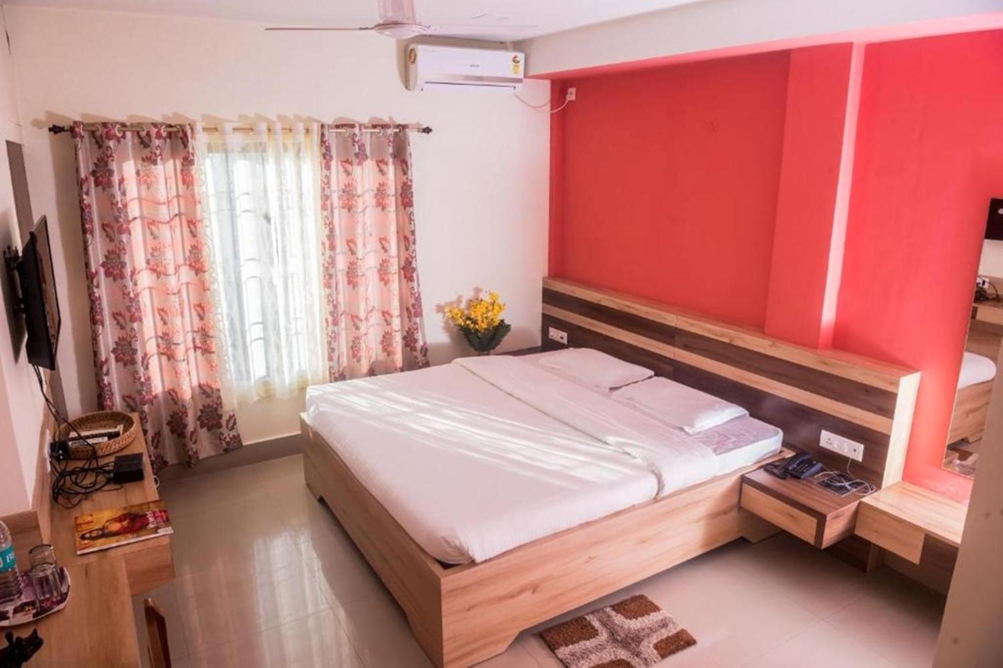 Hotel Aatreyee Dibrugarh Εξωτερικό φωτογραφία